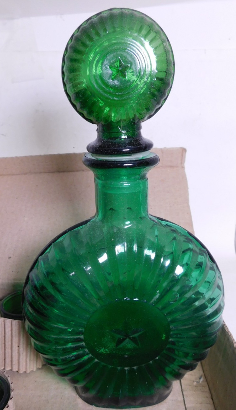 Old Colonial 7pc Decanter Set 27oz w/ 6 glasses Green Taiwan Made Vtg 1974