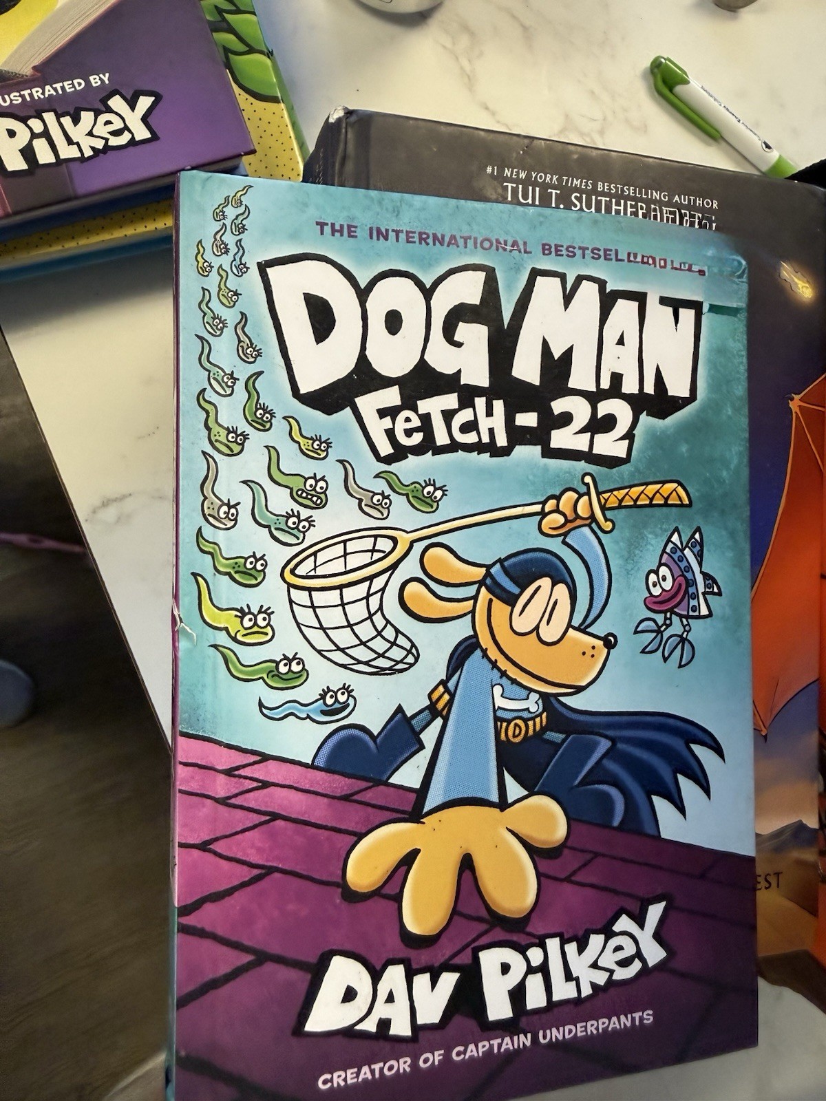 Dog Man Graphic Novel Fetch-22 Dav Pilkey Hardcover Color Modern Age (1992-Now)