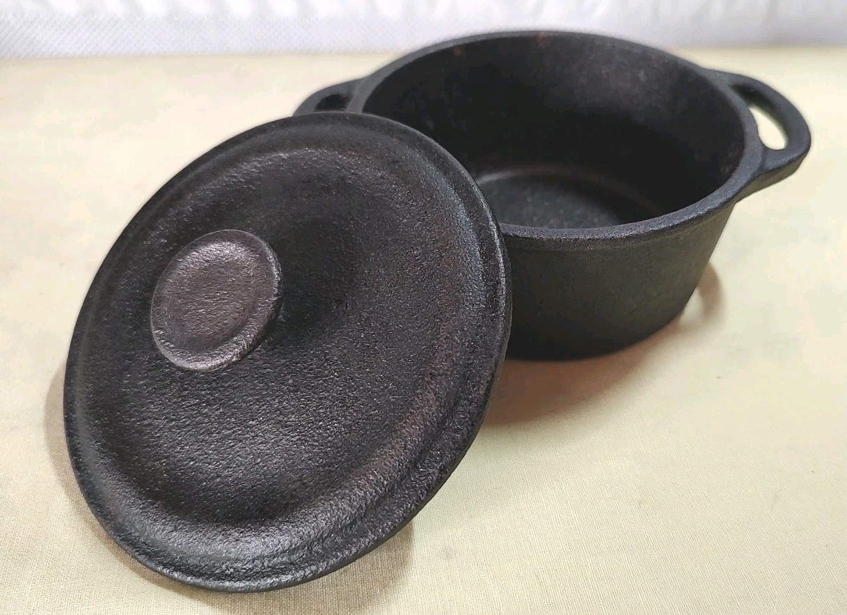 8oz .25 Qt. Tiny Cast Iron Pot Dutch Oven Bean Pot Goodcook