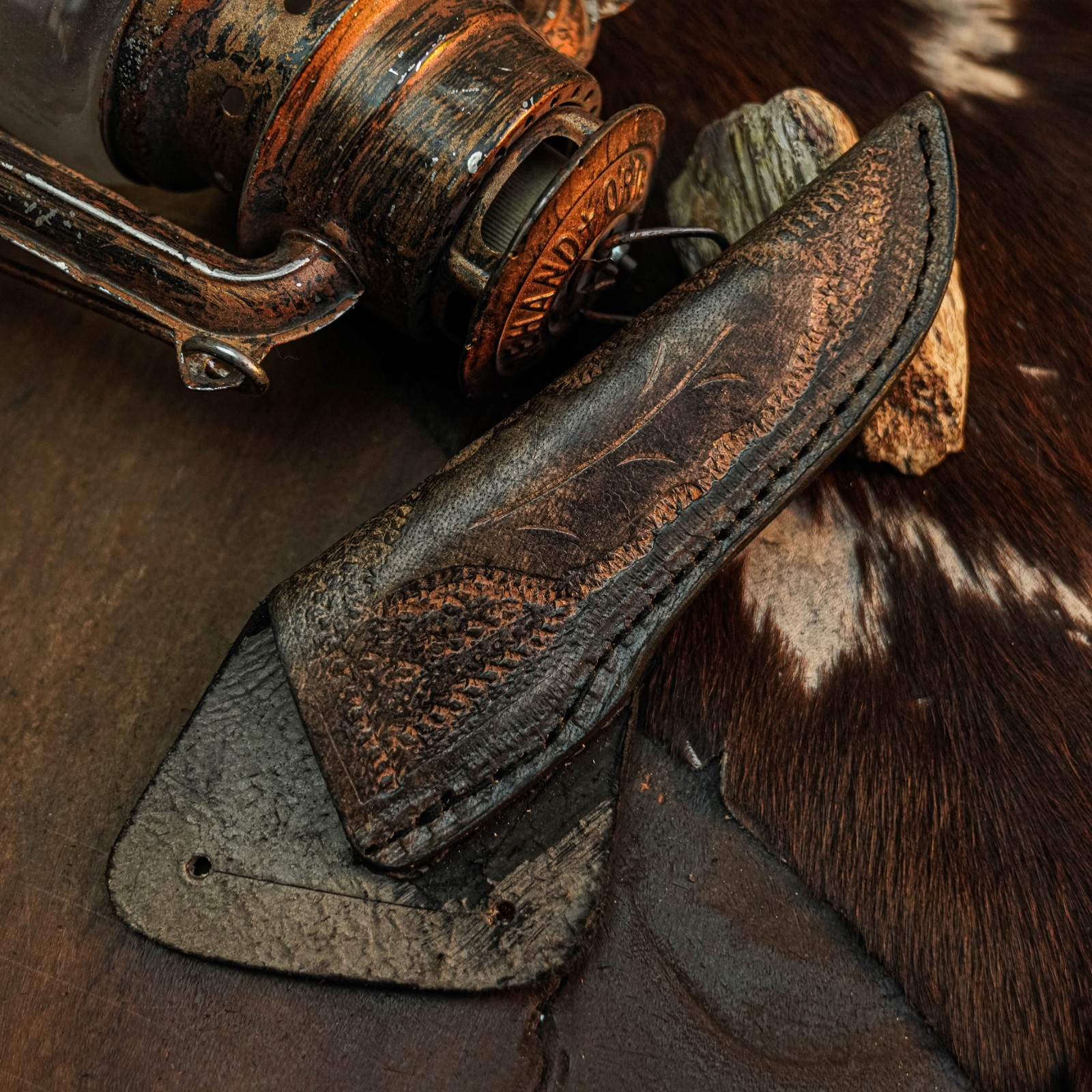 8.9″ Damascus Hunting Knife Full Tang Red Oak Handle Fix Blade Handle+Sheath
