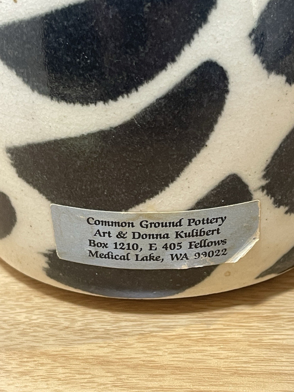 Donna Kulibert Common Ground Pottery Cat Coin Bank Hand Painted Signed 1985