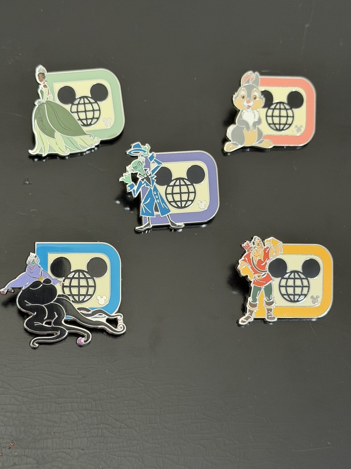 Full 2025 Hidden Disney – D Logo Wave A – Set Of 5 – Walt Disney World no chaser