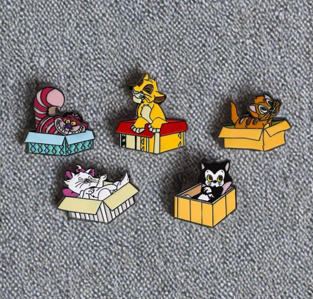Enamel Pin Set – Disney Cats, 5 Pcs, Cheshire Cat Simba Figaro Marie Lion King