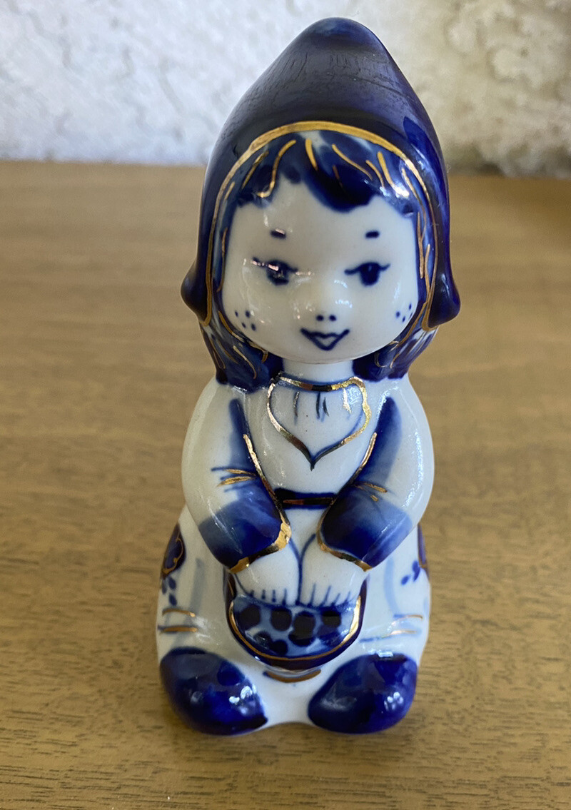 Vtg Little Dutch Girl Figurine Cobalt & Gold 4.25in Tall Unbranded Flow Blue?