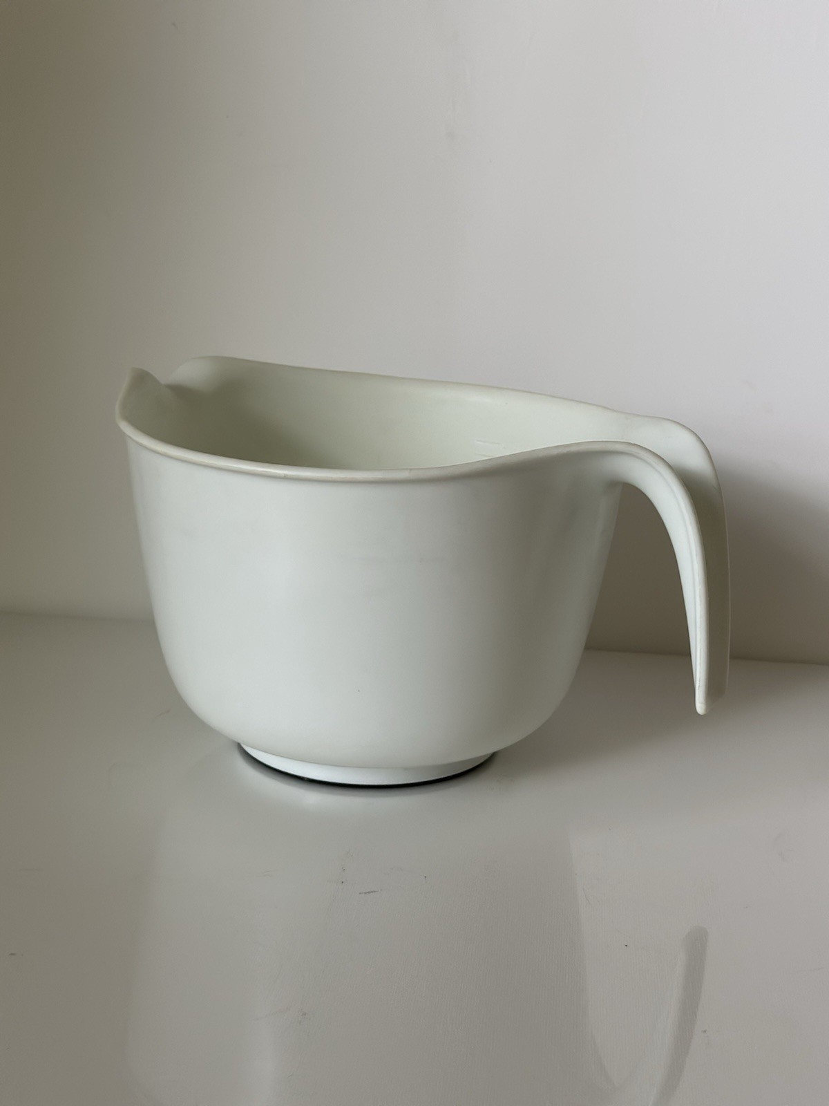 Vtg Rubbermaid #2663 White Batter Mixing Bowl 3 Qt 12 Cup Grip N Mix Pour Spout