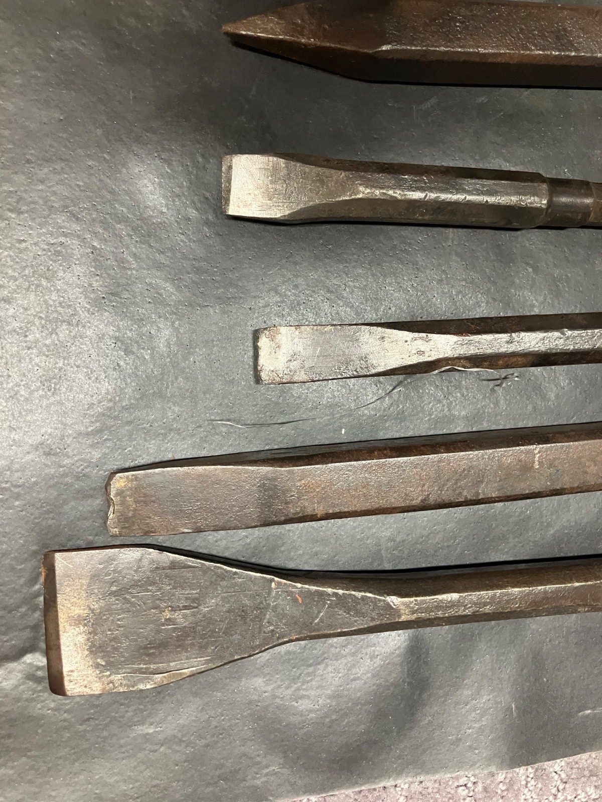 VINTAGE CHISEL AND Punches LOT OF 5 pcs. Unbranded – Used – (i)