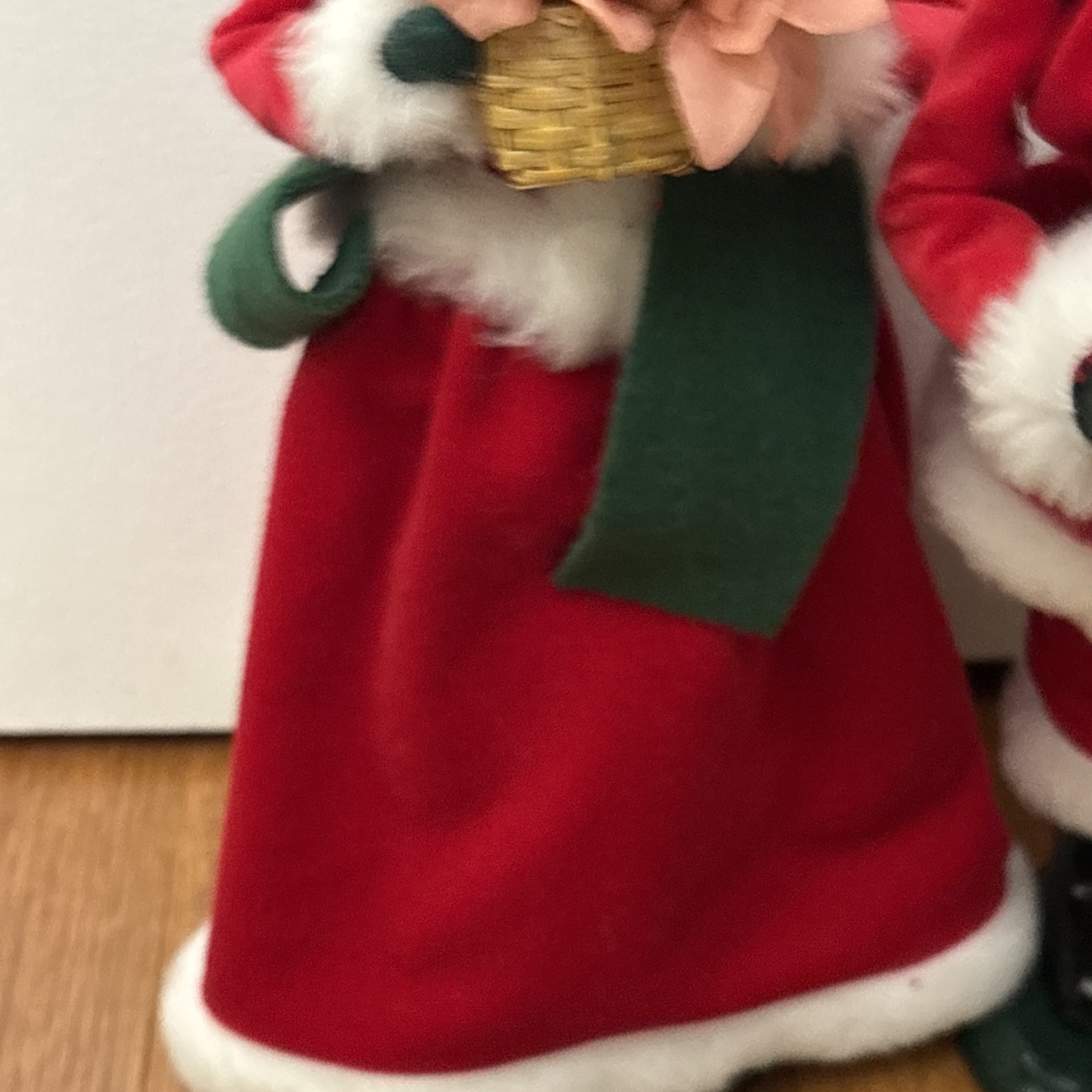 Byers Choice The Carolers Santa & Mrs Claus Christmas 12″ Velvet 2006