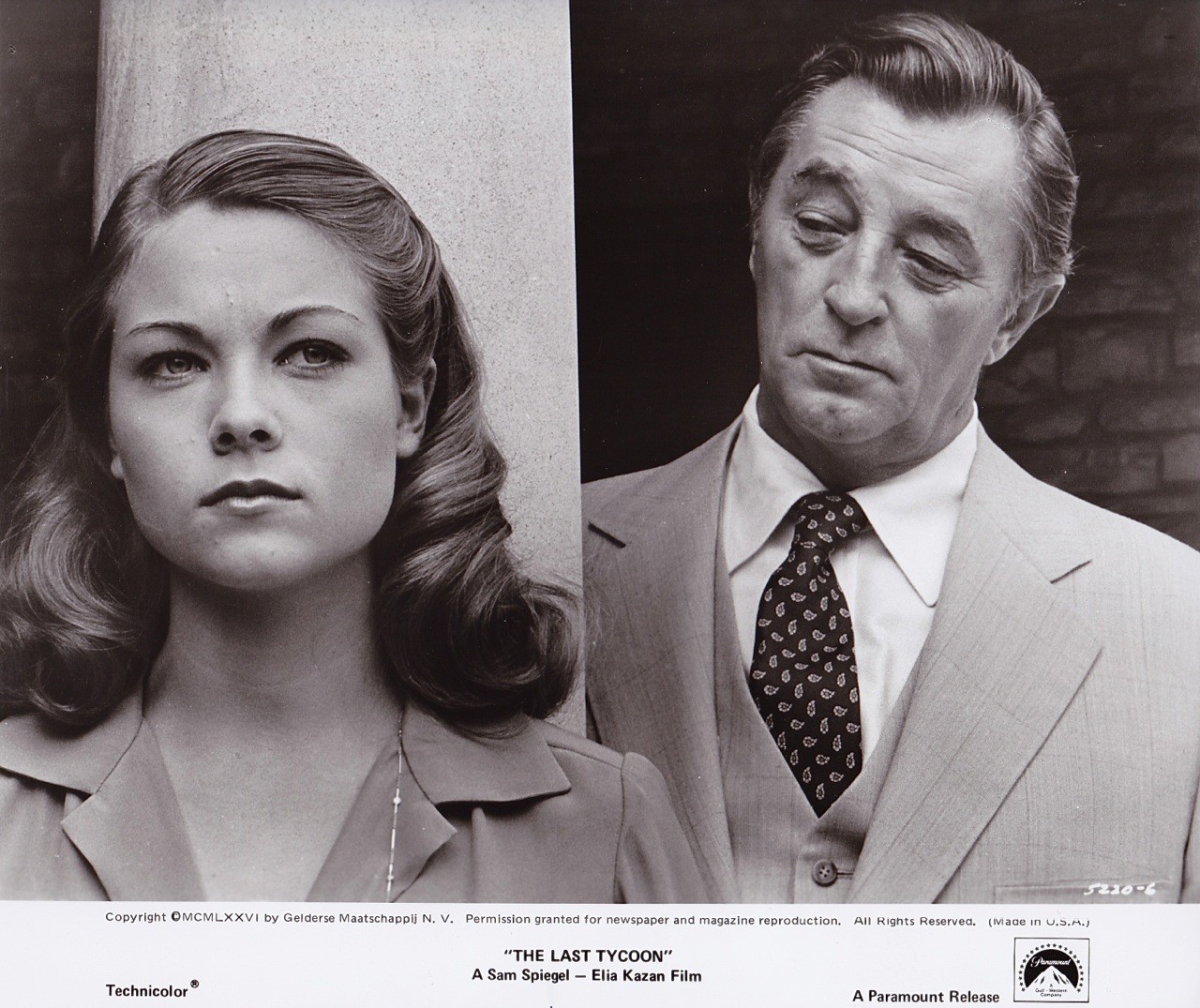 Vintage Press Photograh – „THE LAST TYCOON“ – ROBERT MITCHUM & INGRID BOULTING