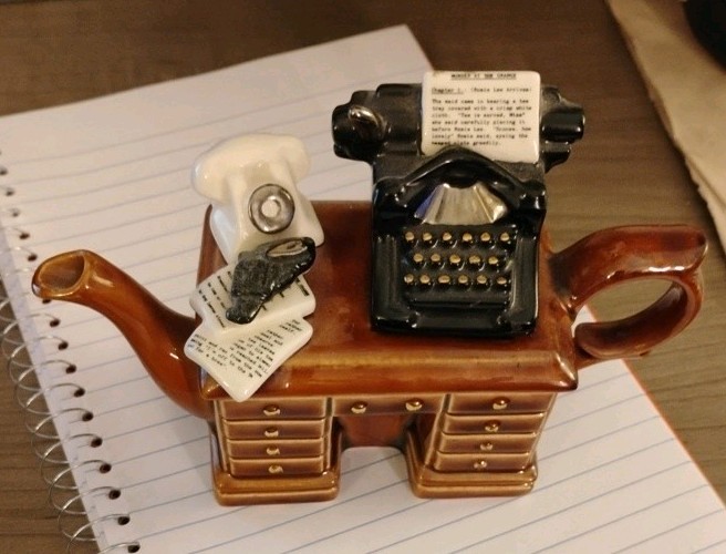 VTG Paul Cardew „Crime Writer’s Desk“ Mini English Ceramic Teapot „Great Cond“