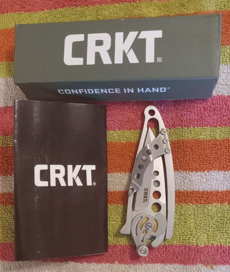 CRKT Van Hoy Snap Lock Plain Edge Knife 5102 USED WITH A SLIGHT BLEMISHED