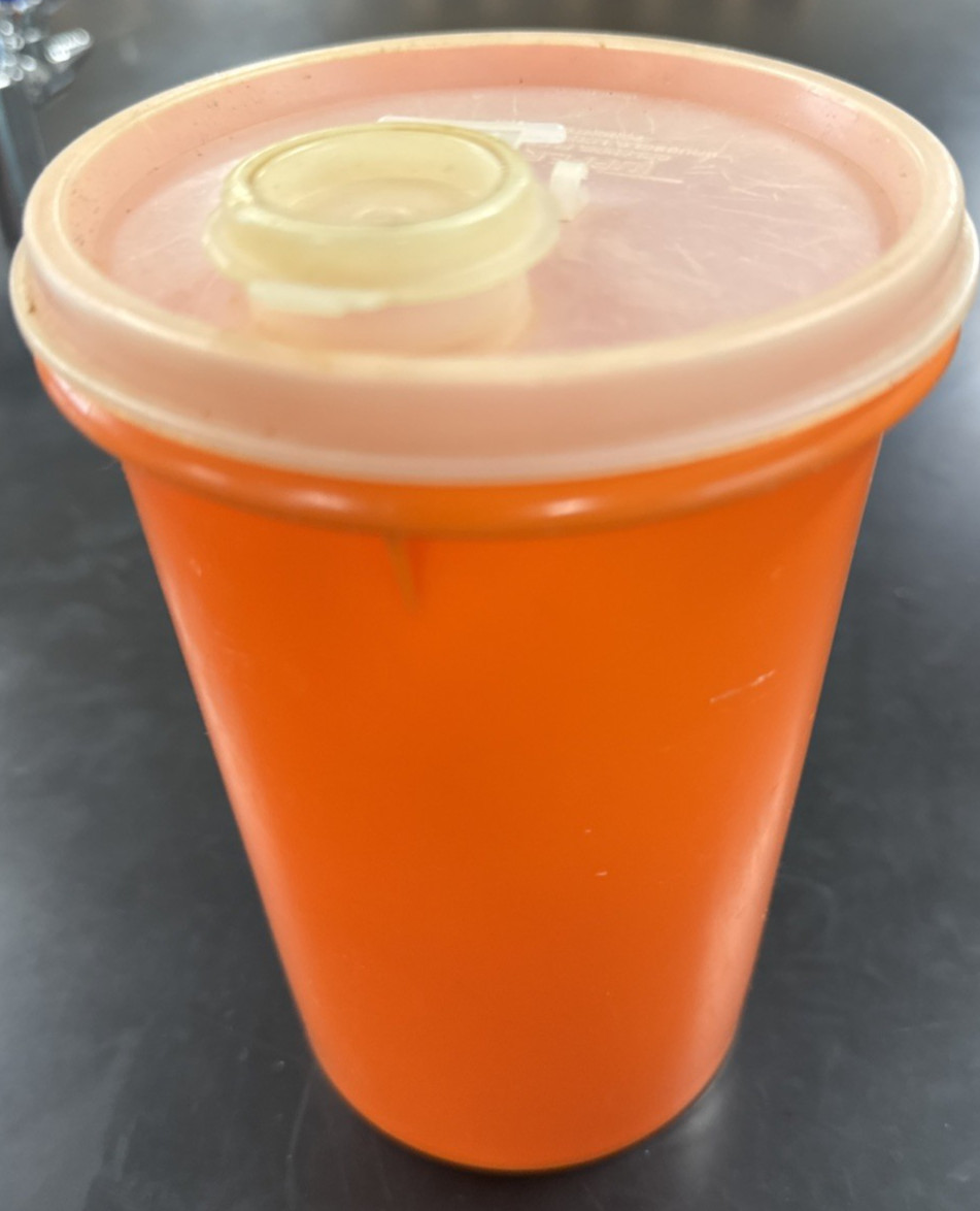 VTG Orange Tupperware 1Qt Handolier Pitcher Container Pour Spout Lid Kitchen