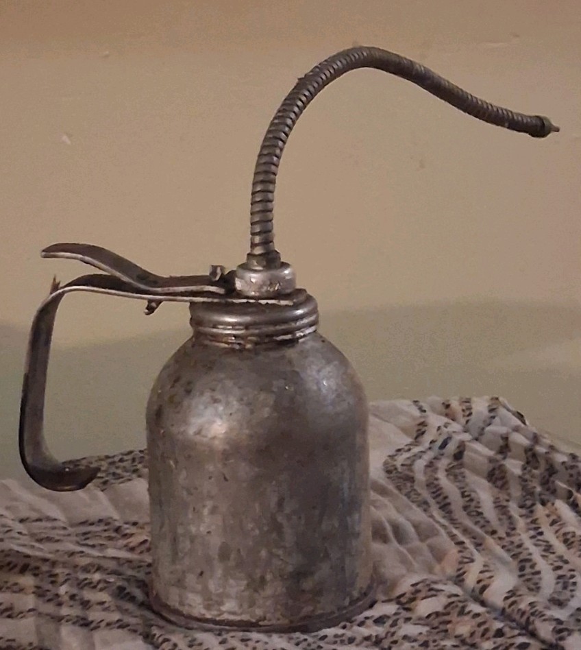 Vintage Eagle No. 28 series 1 Pint Flex Spout Thumb Pump Hydraulic Oiler USA
