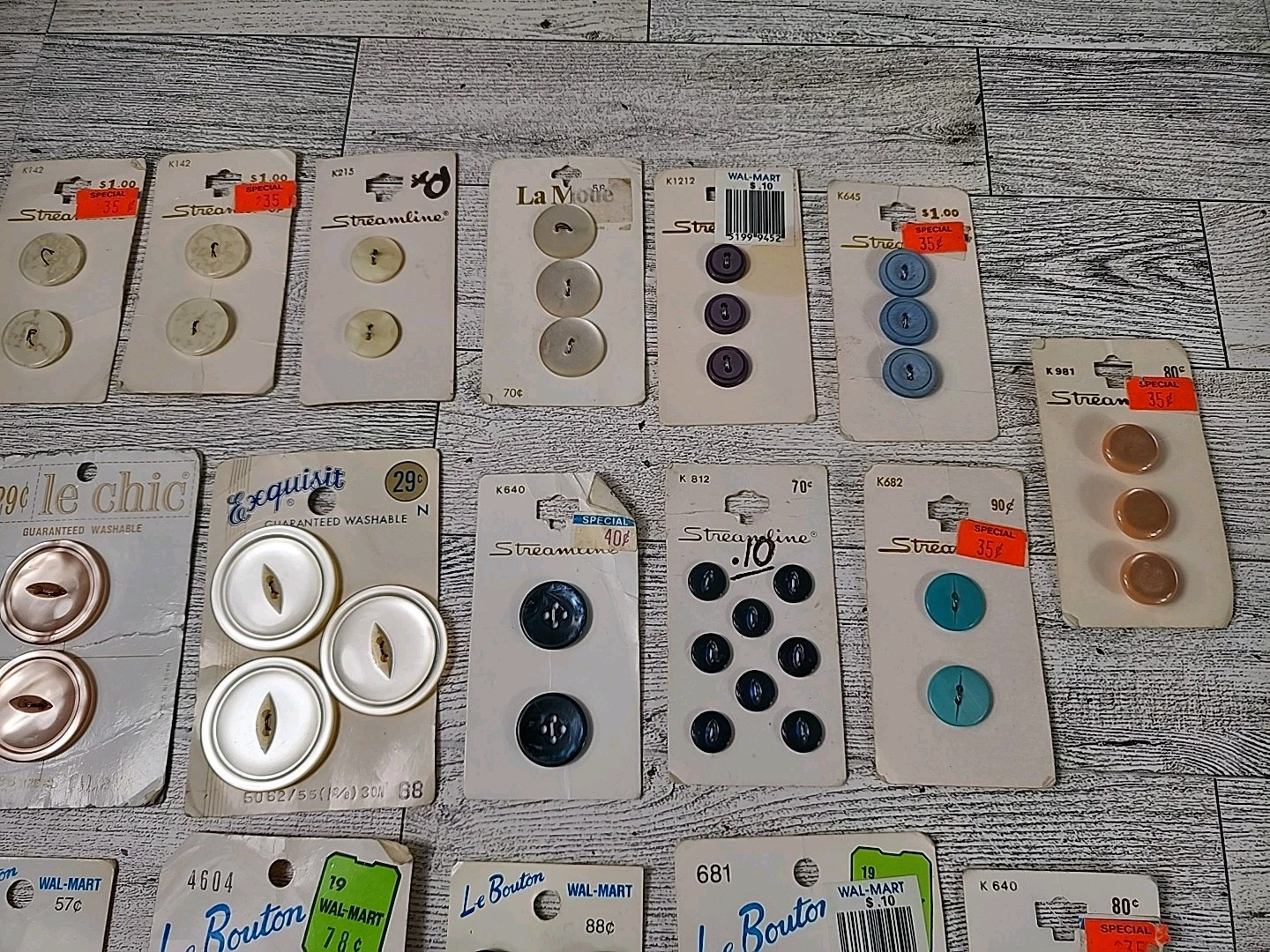 Vintage Buttons on Cards Lot of 20 La Mode Streamline Le Bouton Le Chic Exquisit