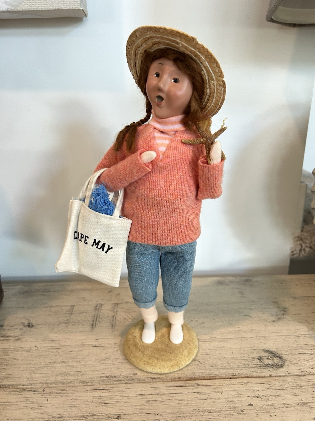Byers Choice 2008 Seashore Series Figurine With Starfish Cape May Bag