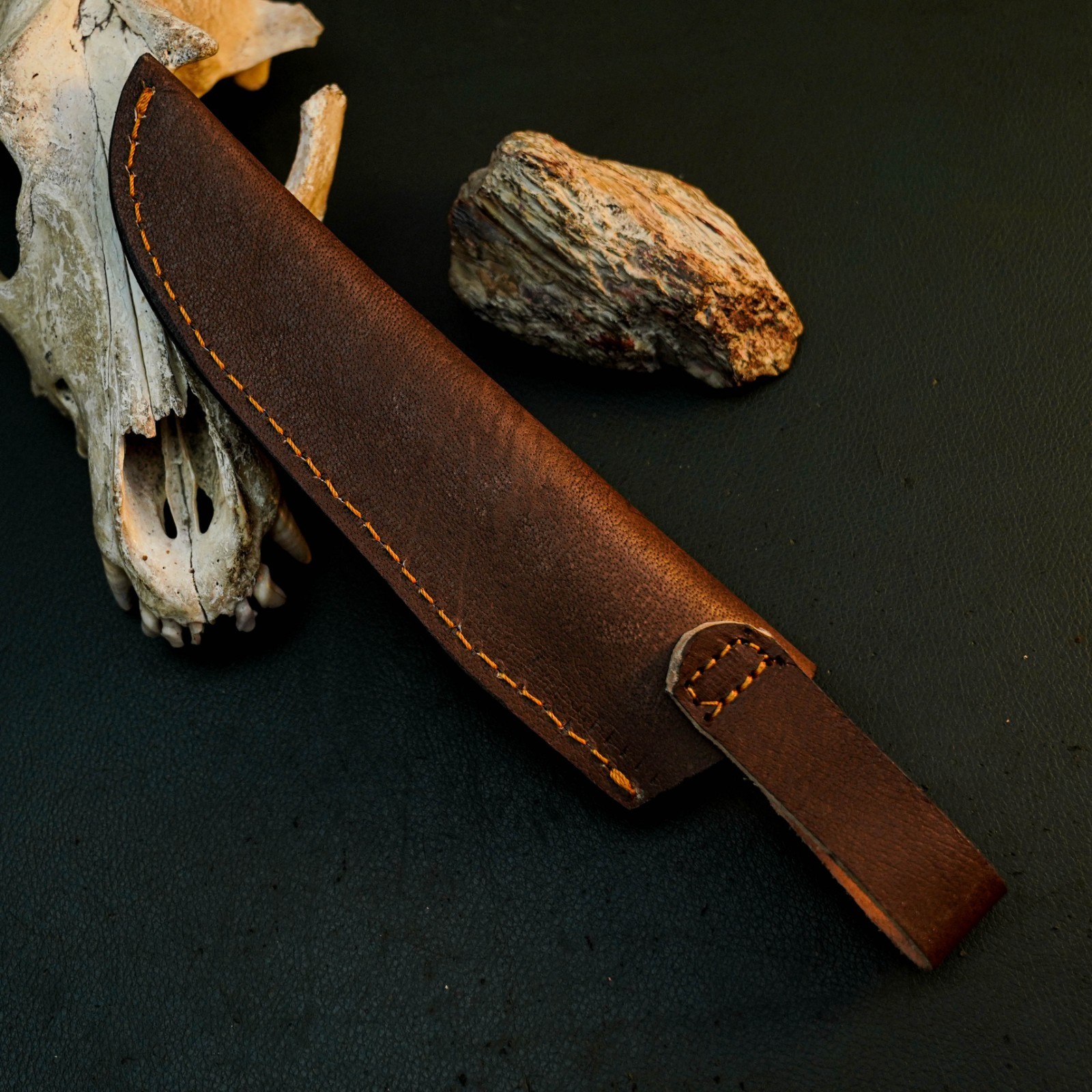 9.1 “ D2 Skinning Hunting Knife Handmade Full Tang Wood Handle Leather Sheath