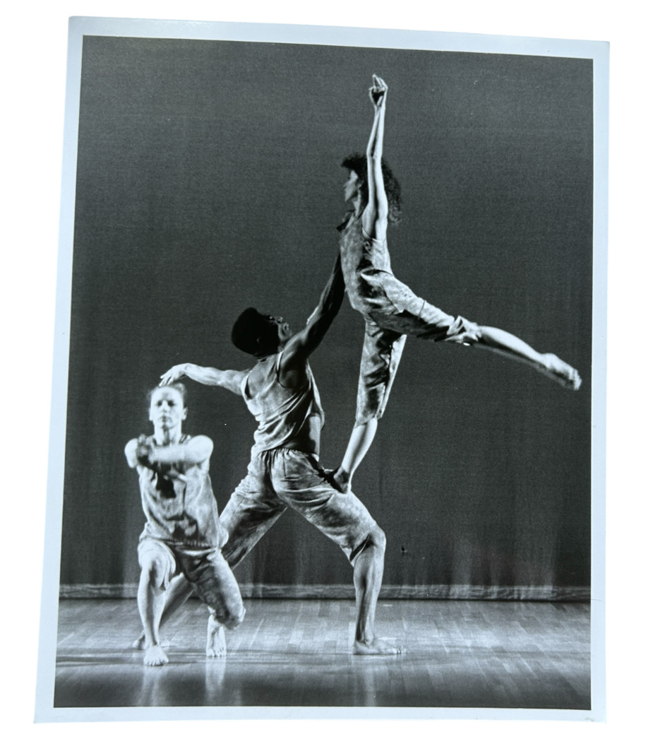 1989 Tslila Yakobovitch & Dancers in Light Passing 8×10 Cardstock Photo