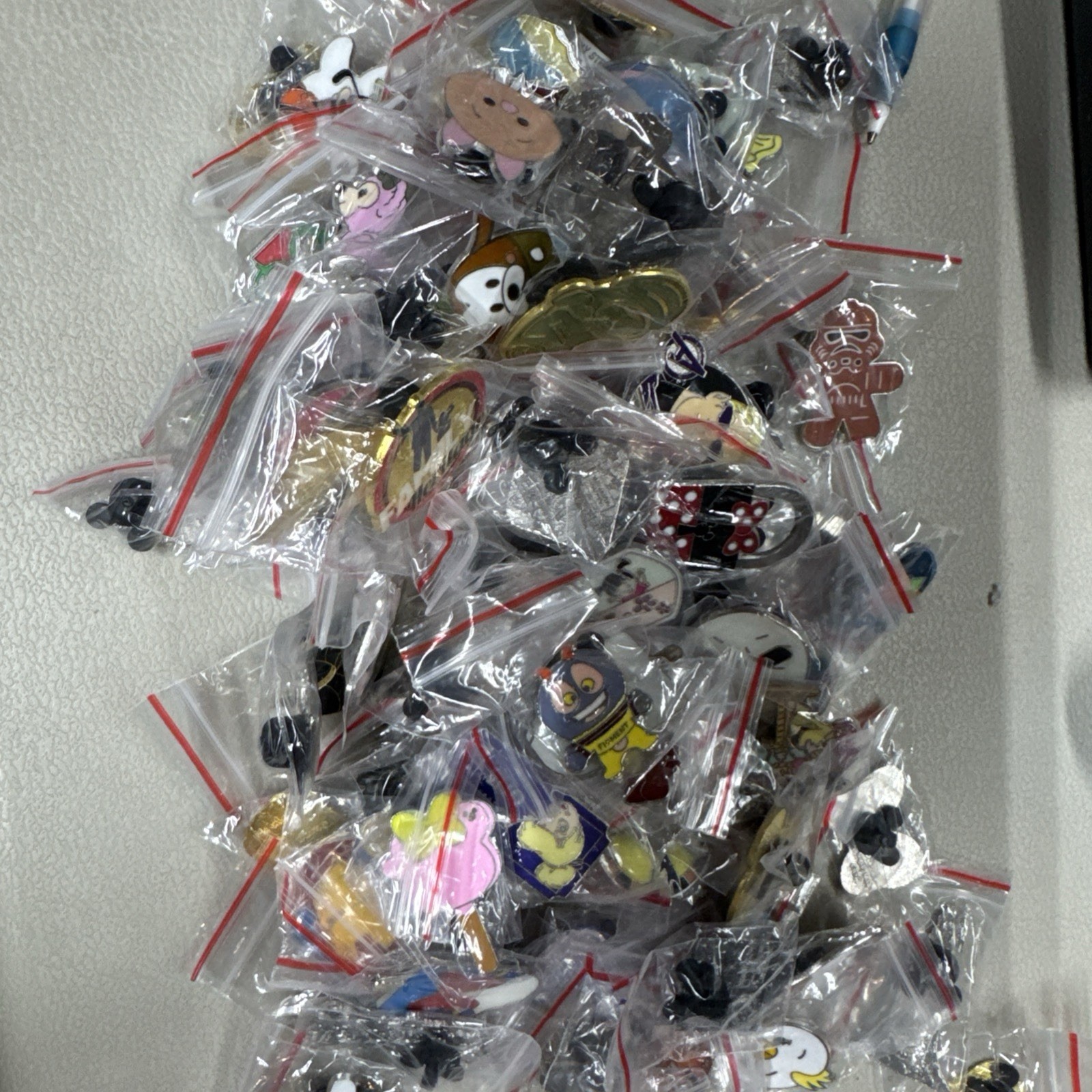 DISNEY PIN TRADING LOT 1000,FREE PRIORITY SHIP, TRADABLE All Tradeable At Disney