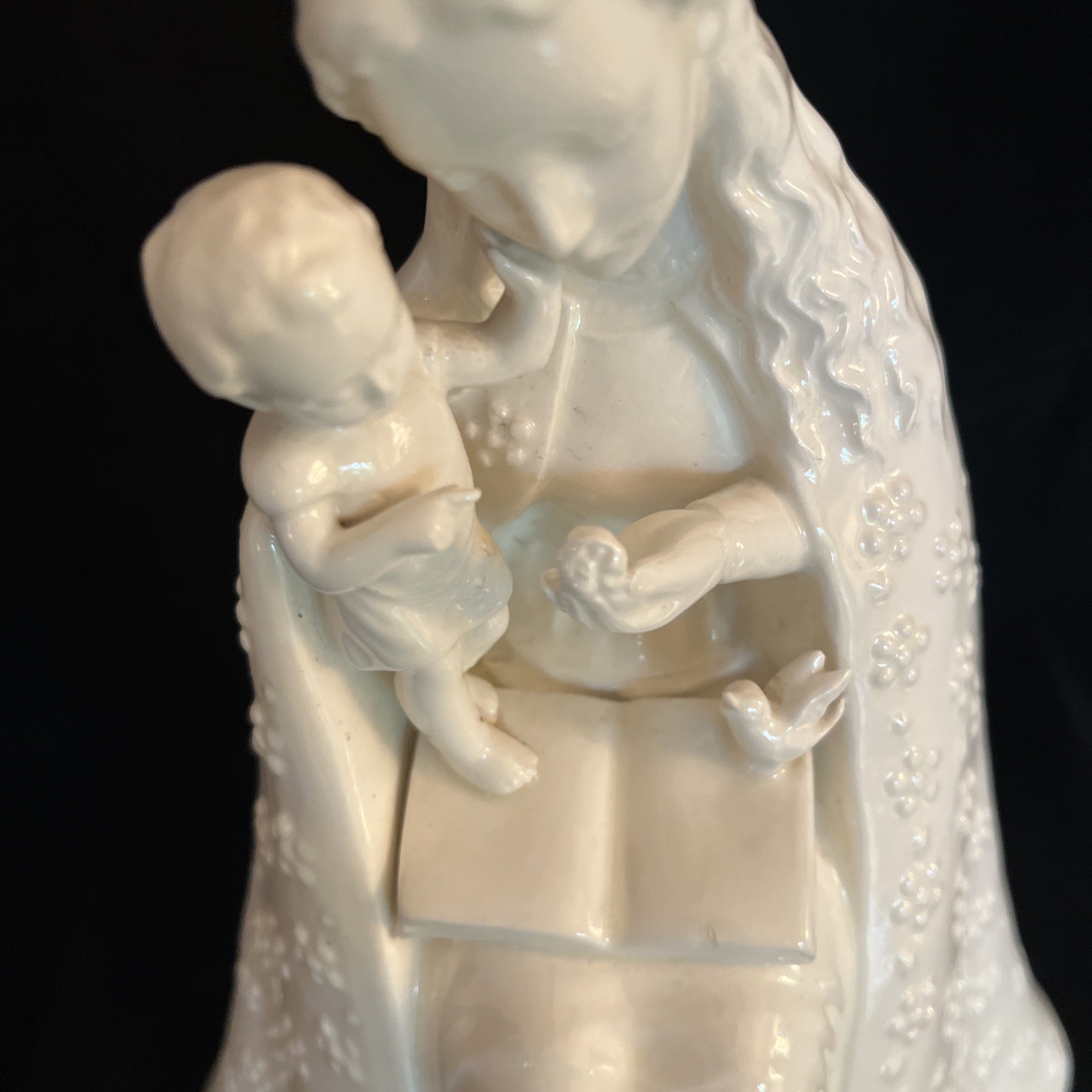 Goebel Hummel Flower Madonna Virgin Mary Baby Jesus Ivory White Porcelain 9.5in