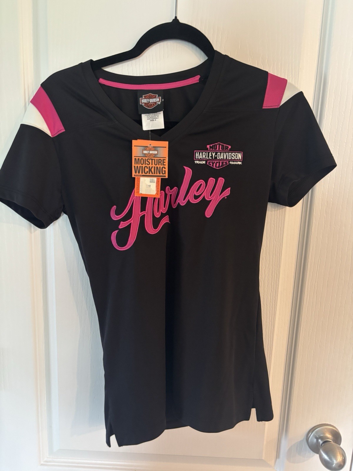Womens Size Small 100% Polyester Harley davidson Short Sleeve Shirt.