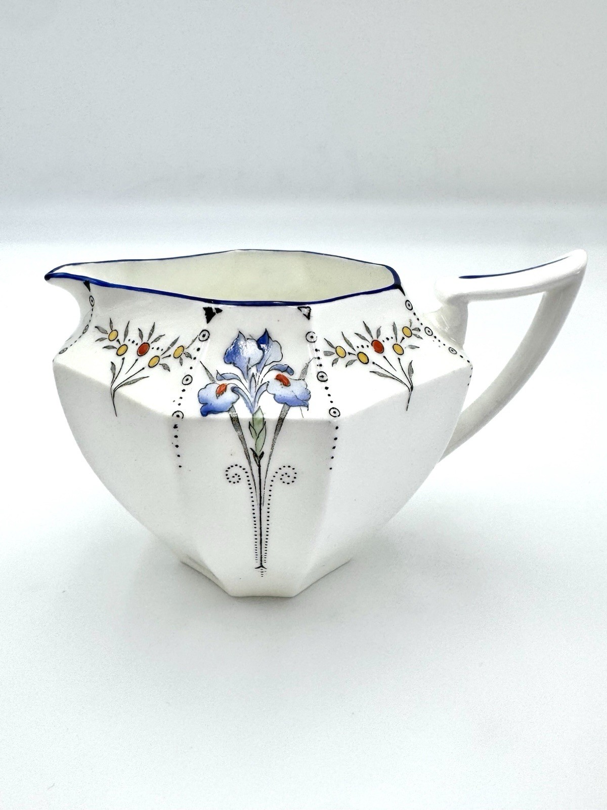 Shelley Blue Iris – 10oz Creamer, 3 1/8″