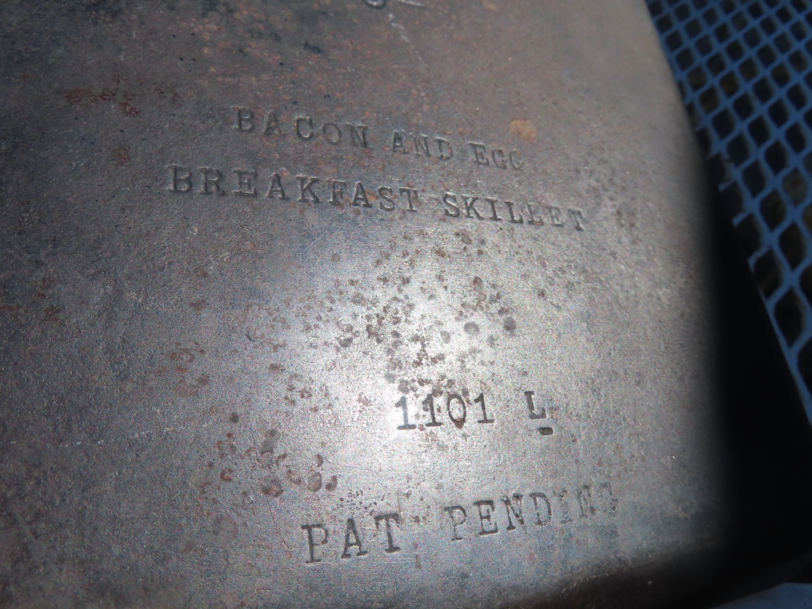 Wagner Ware 1101 Divided Bacon and Egg Breakfast Skillet Sidney O Cast Iron