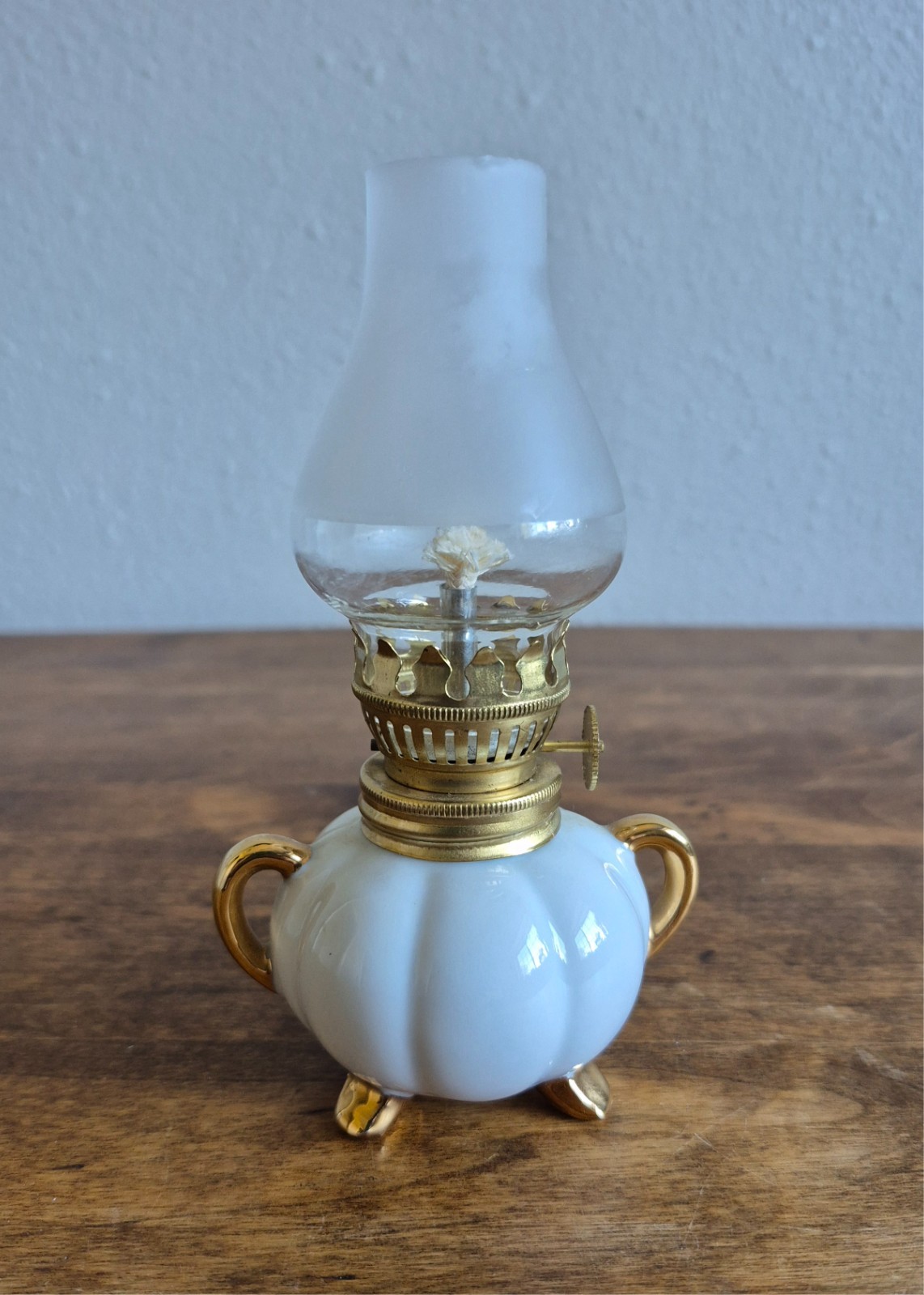 Vintage Miniature Oil Lamp House Of Ceramics Chester Nebraska White Gold *READ*