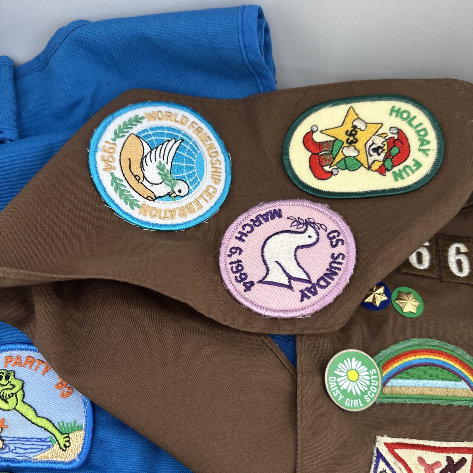 Girl Scout Daisy Apron Brown Sash With Badges & Pins GSA Girl Scouts Patches Lot