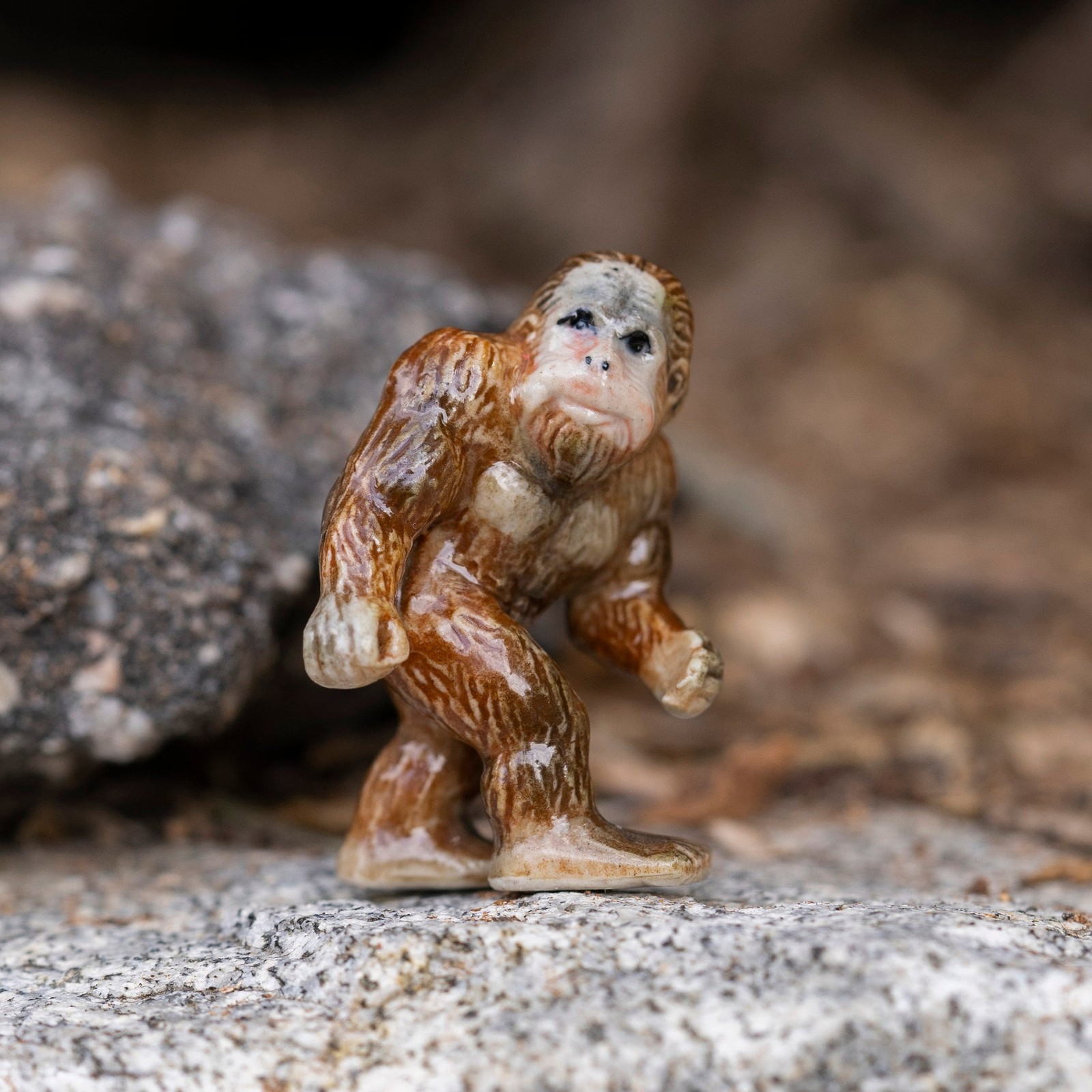 Little Critterz Cryptozoology Sasquatch „Bigfoot“ – Miniature Porcelain Figurine