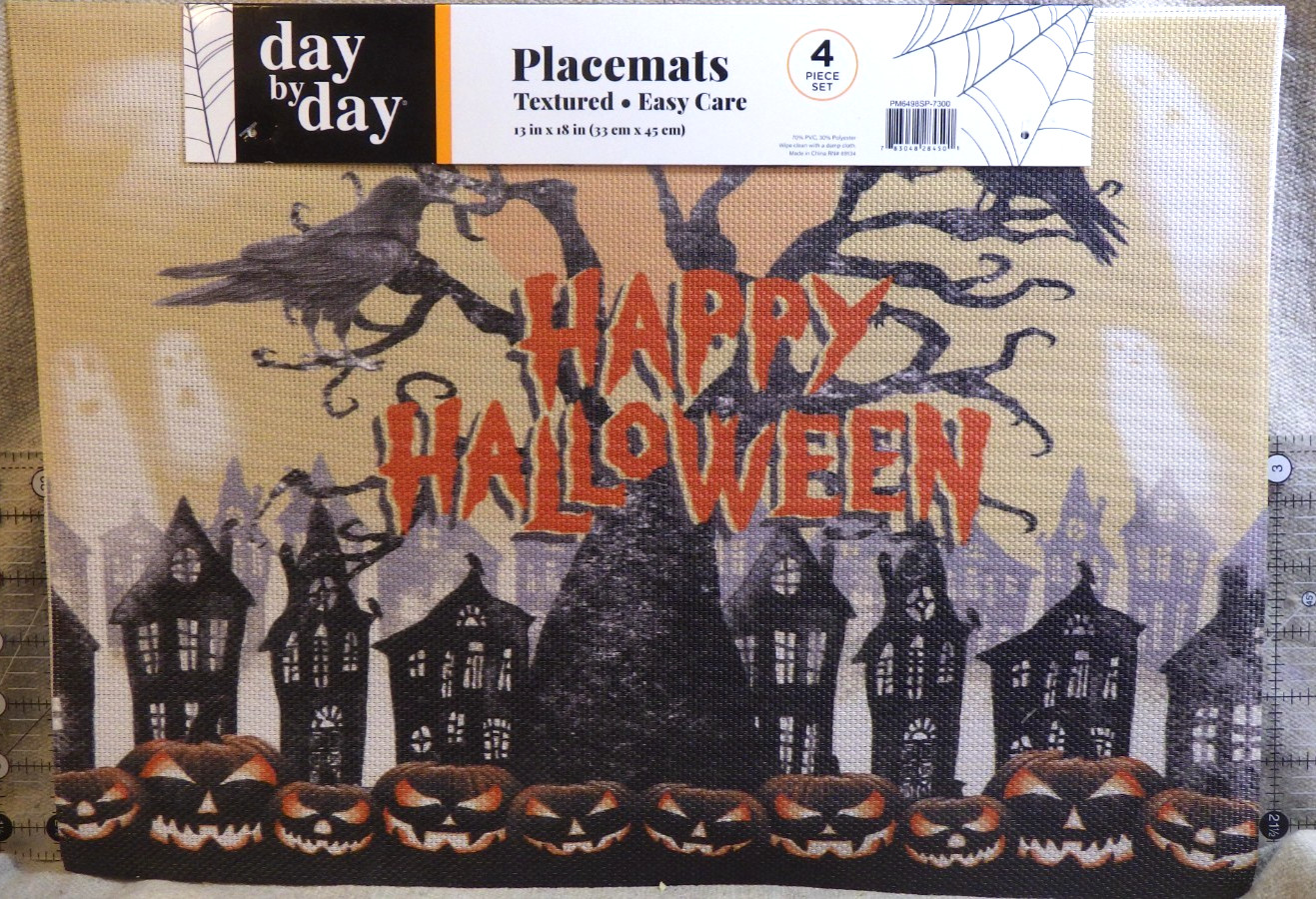 NEW 4 13X18 easy care textured placemats Happy Halloween! black crows pumpkins