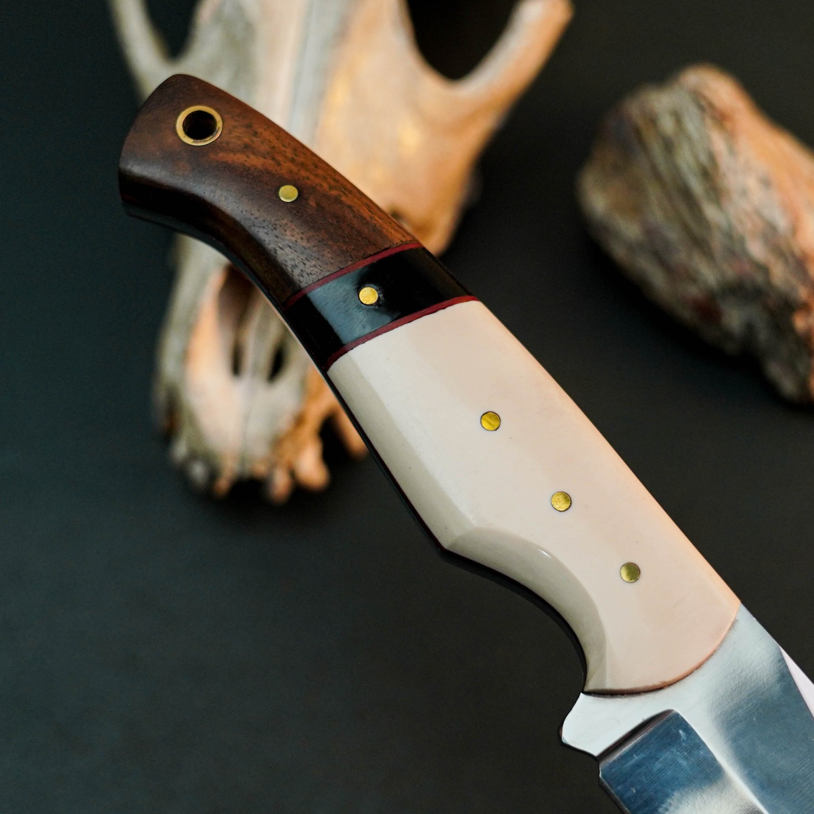 8.7″ D2 Skinning Hunting Knife Handmade Full Tang Resin Handle Leather Sheath