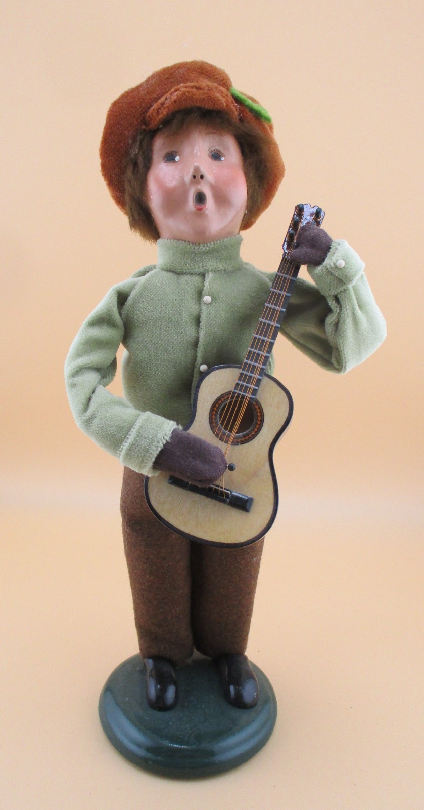 BYERS‘ CHOICE MUSICAL BOY With GUITAR -2016 – EXCELLENT!
