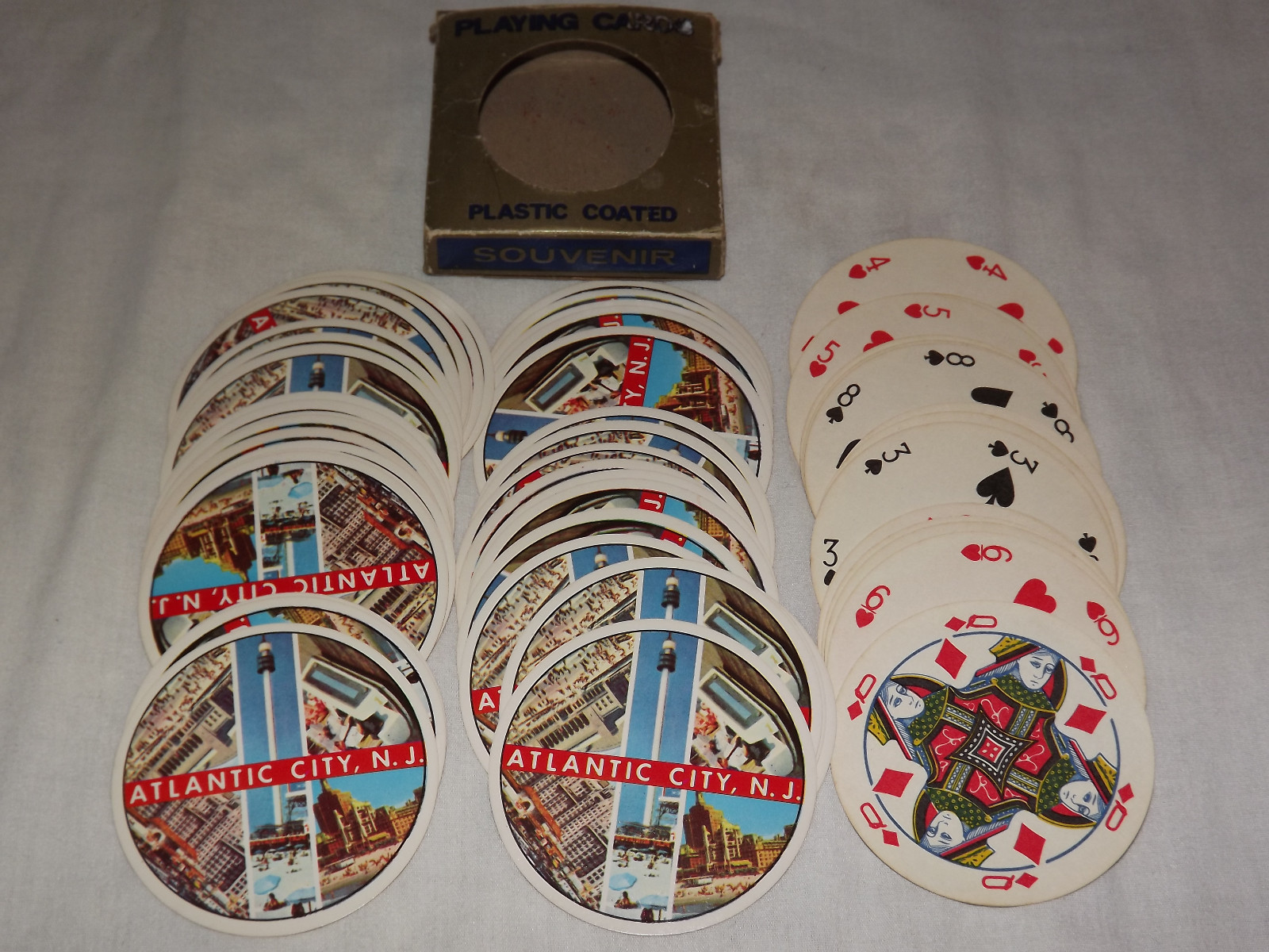 VINTAGE CASINOS ATLANTIC CITY NJ ROUND SOUVENIR PLAYING CARDS