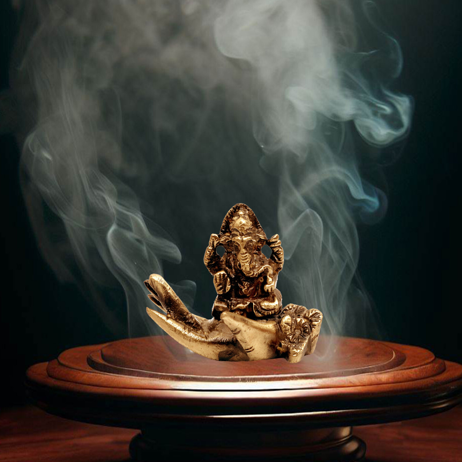 KRAFTSKALA Ganesh Idol on a Palm, Handcrafted Brass Statue, 0.33 LB, 3Lx2H Inch
