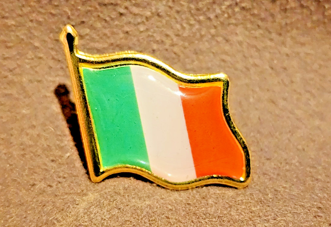Wavy Style Irish Patriotic Flag Pride Heritage Enamel Lapel Brooch Hat Pin
