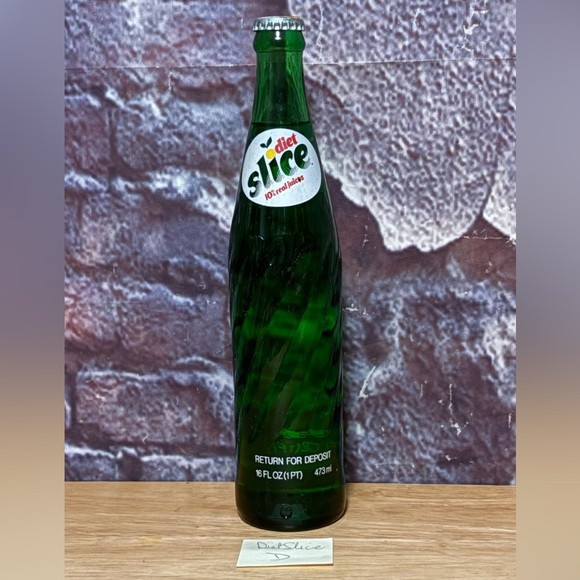 Vintage Diet Slice Green 16oz Soda Bottle Money Back Bottle SEALED (D)