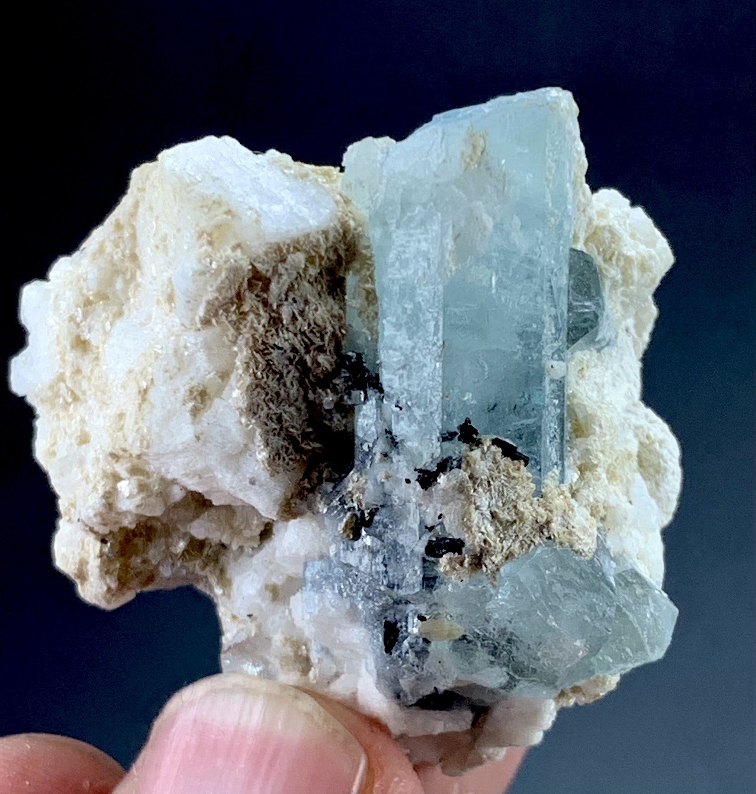 158 Carats Natural Aquamarine Crystal Specimen From Pakistan