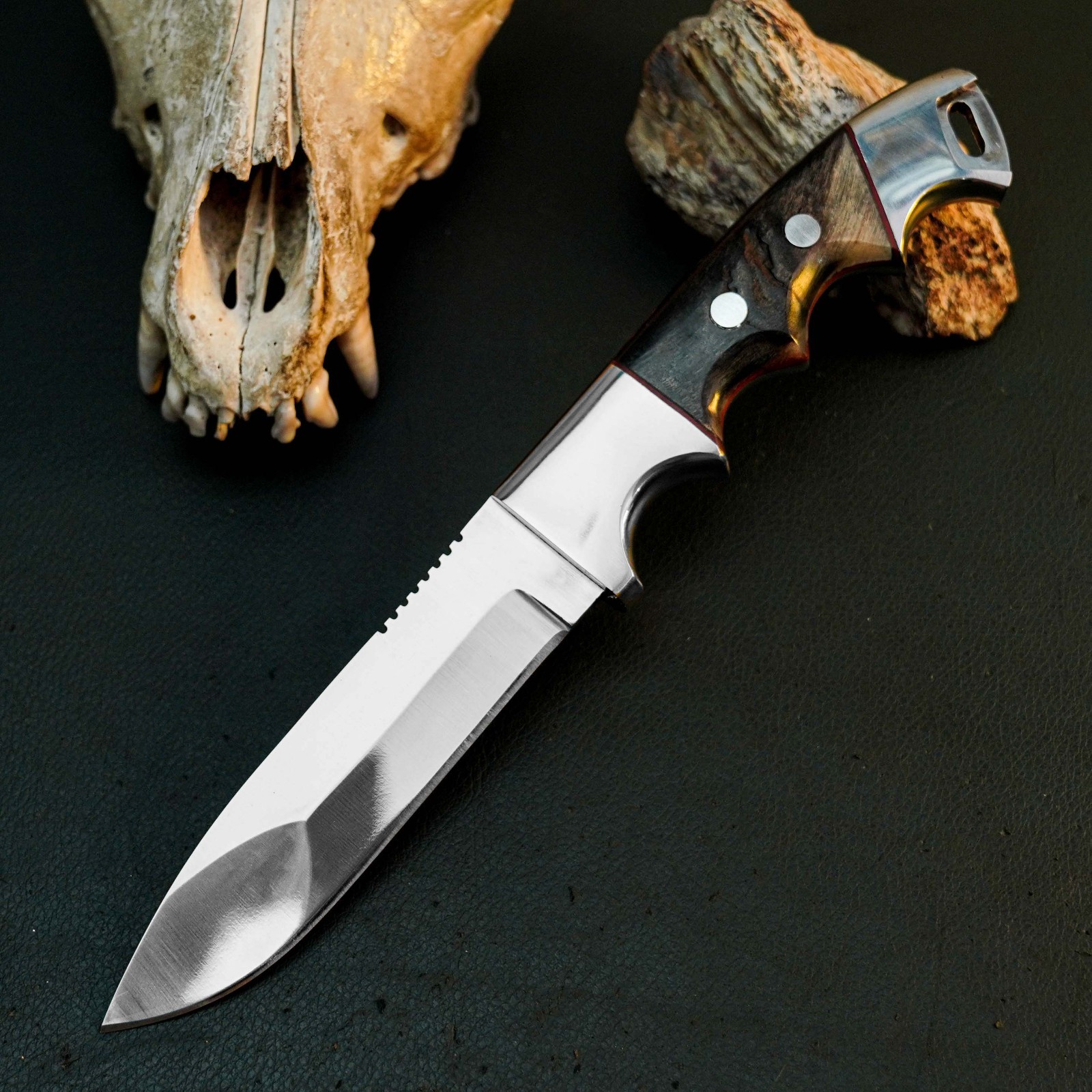 8.7″ D2 Skinning Hunting Knife Handmade Full Tang Ram Horn Handle Leather Sheath