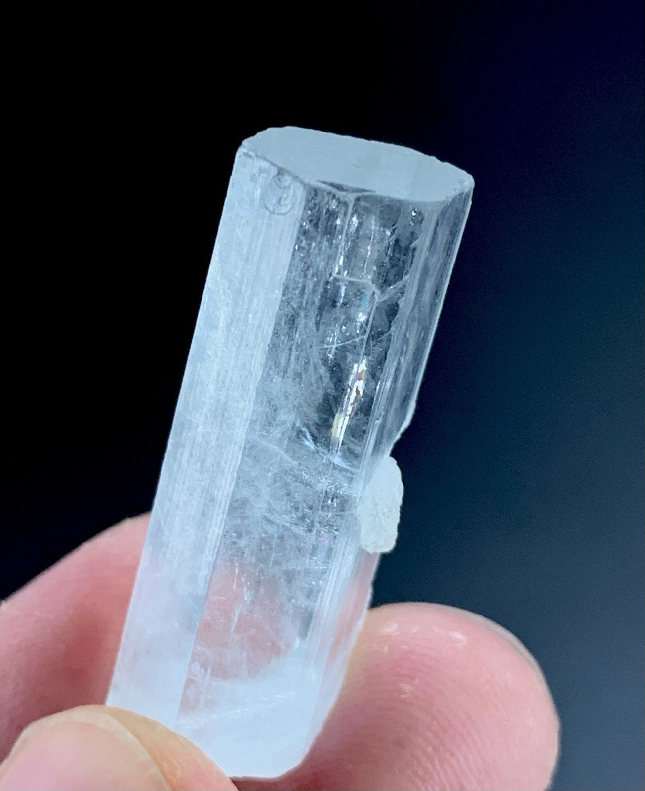 43 Carats Natural Aquamarine Crystal From Pakistan