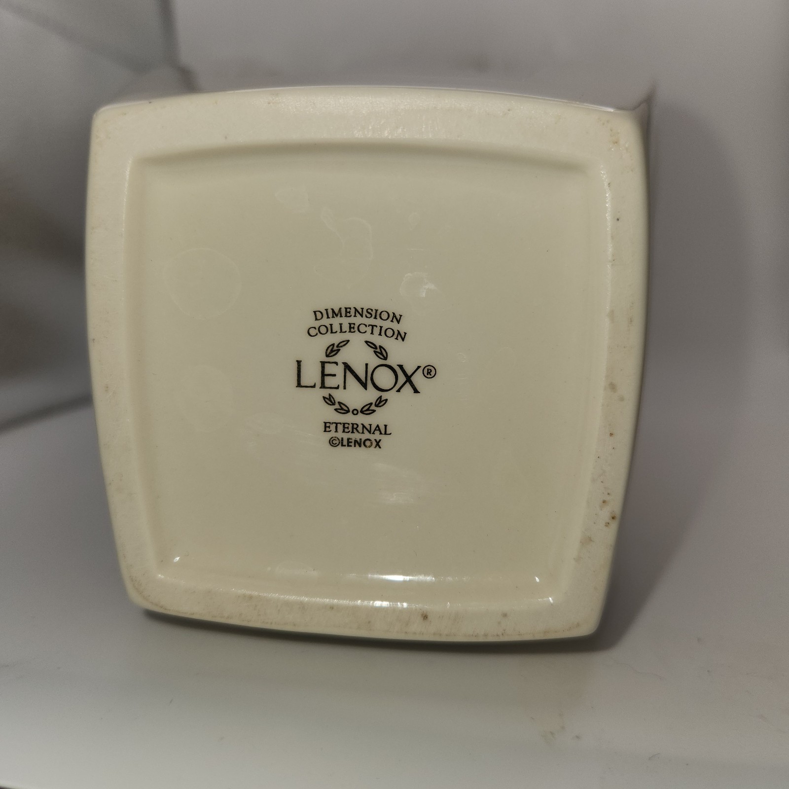 Lenox Eternal Dimension Collection 10″ Ivory Porcelain Vase w/ 24K Gold Trim USA