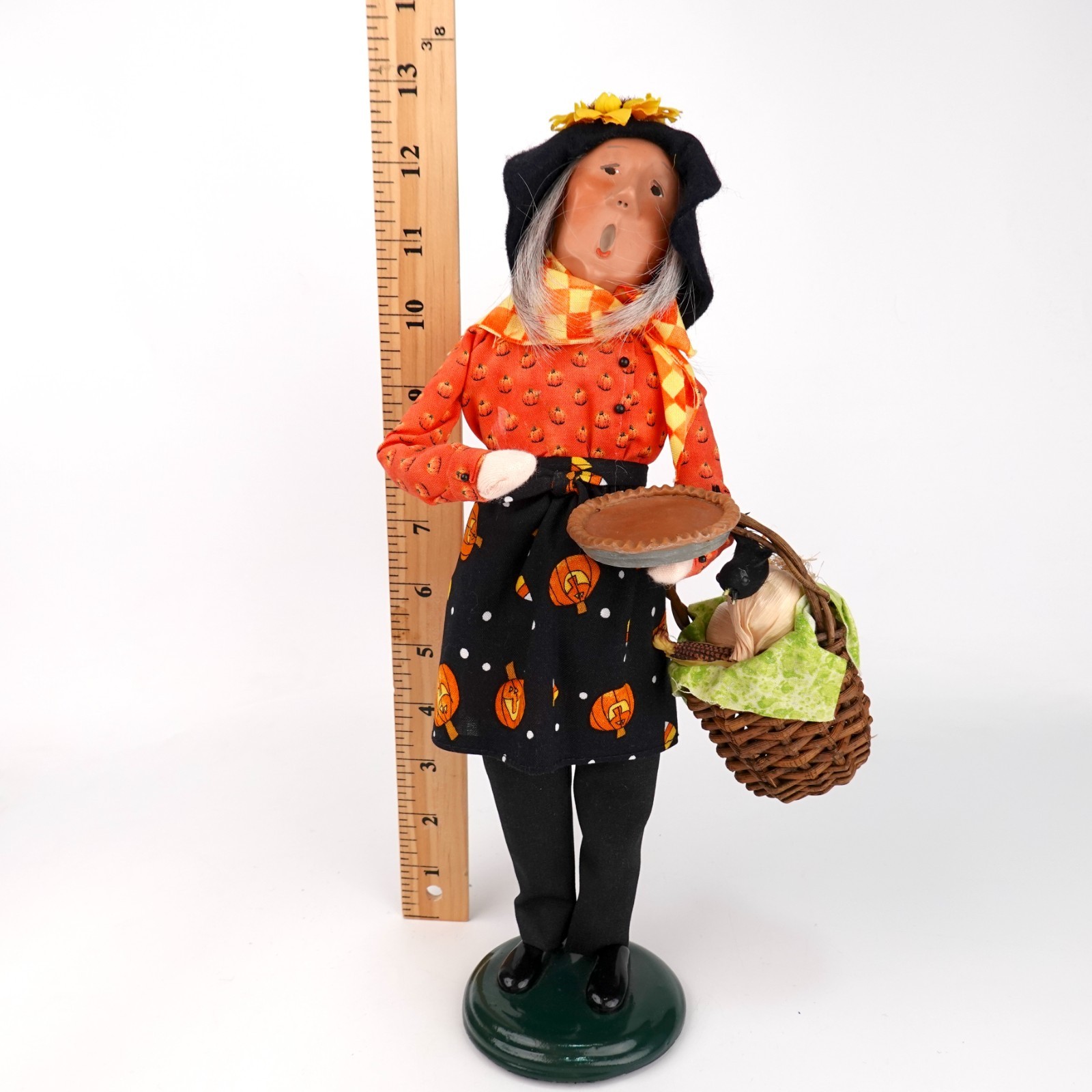 Byers Choice 2008 Thanksgiving Harvest Woman Pie Crow Corn Basket Signed RARE