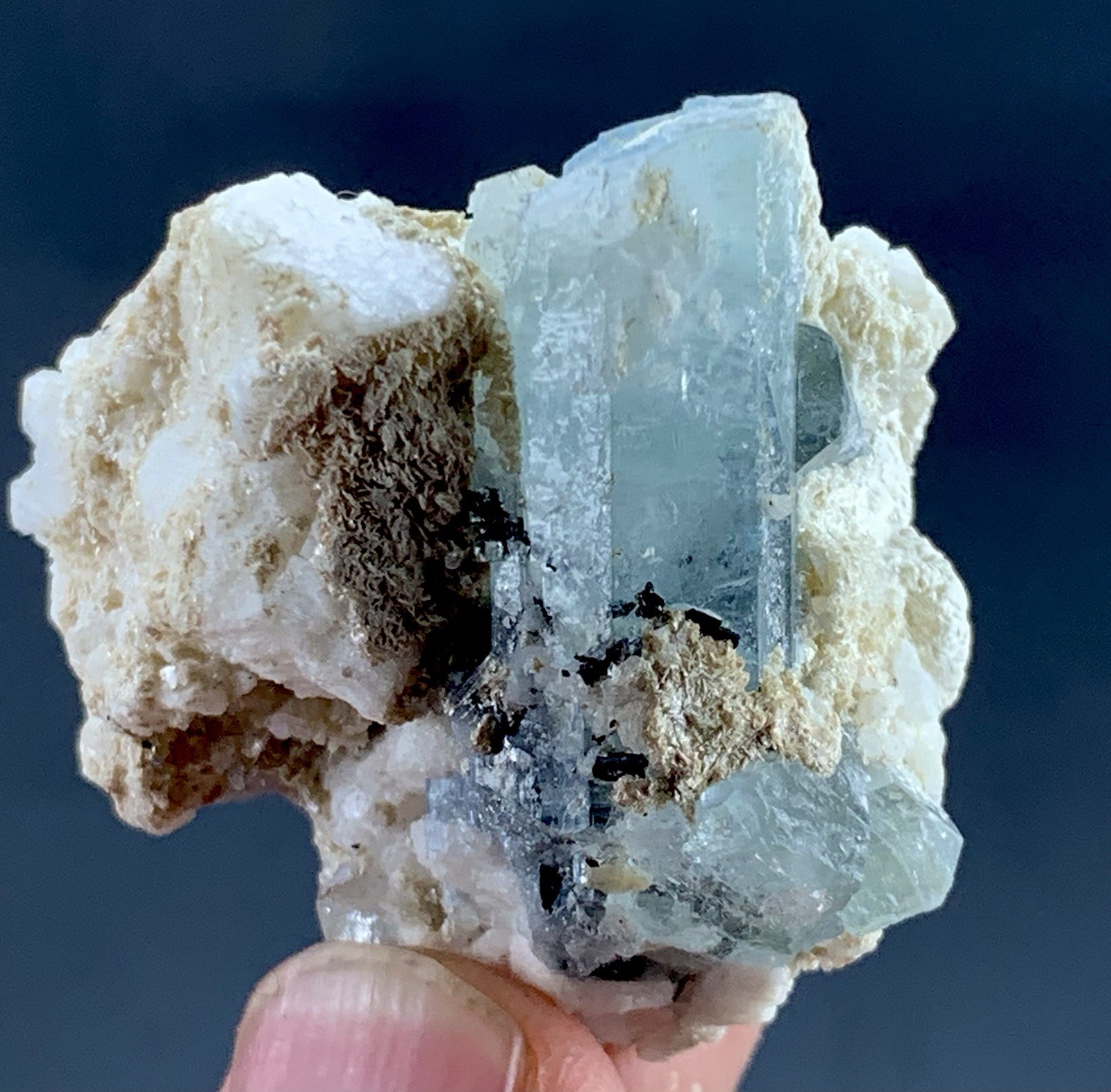 158 Carats Natural Aquamarine Crystal Specimen From Pakistan