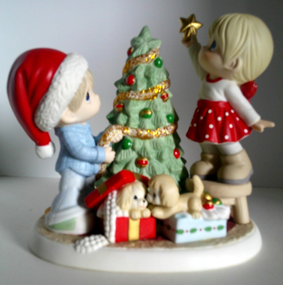 PRECIOUS MOMENTS „May Happy Times Decorate Your Holidays“ #211040 – Limited Ed.