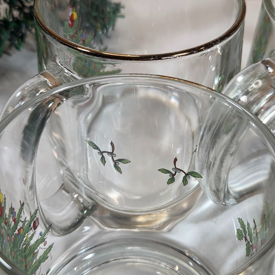 Spode Christmas Tree Set of 4 Glass Mugs 12 oz Hot or Cold Liquids Lightly Used