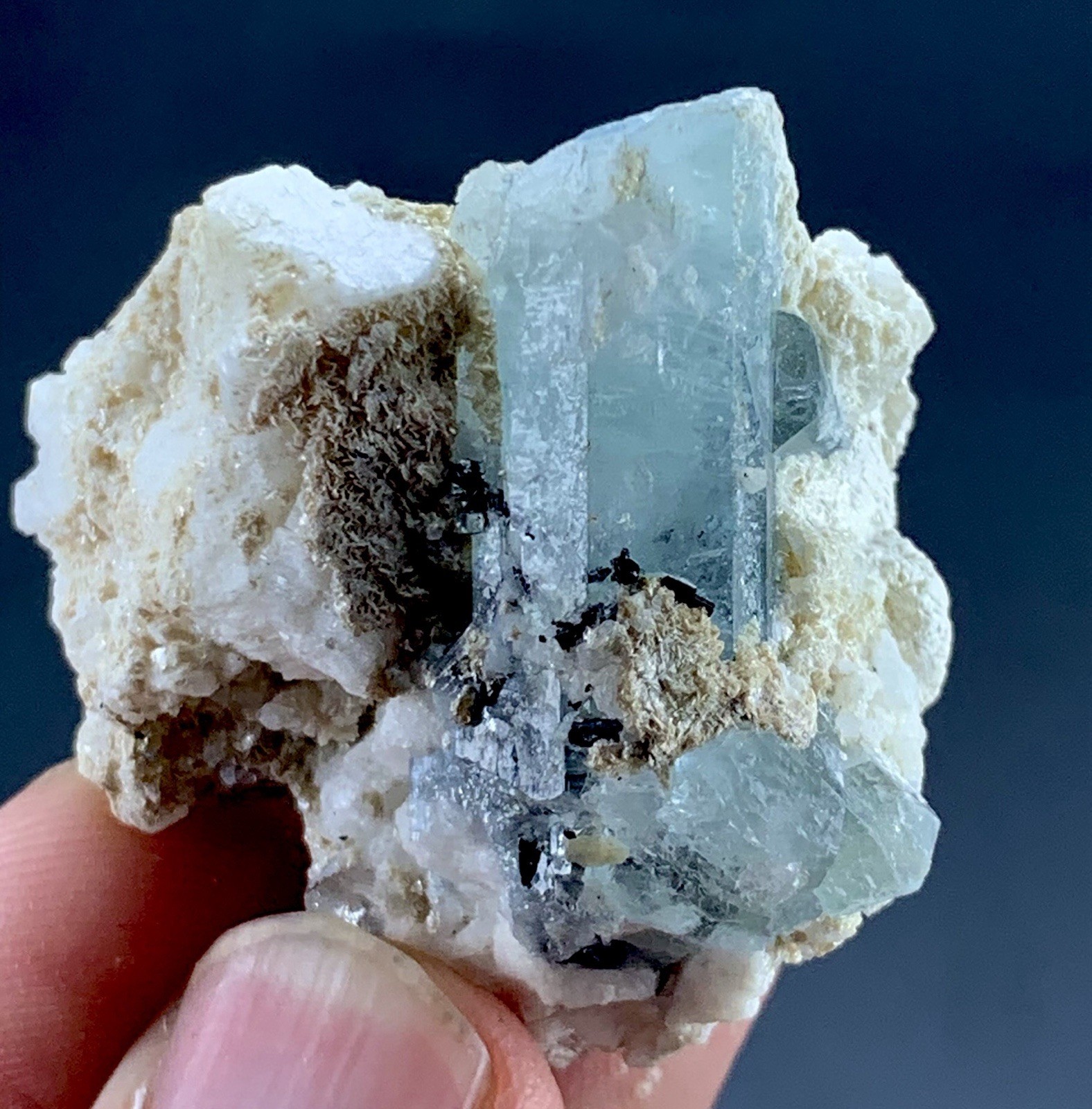 158 Carats Natural Aquamarine Crystal Specimen From Pakistan