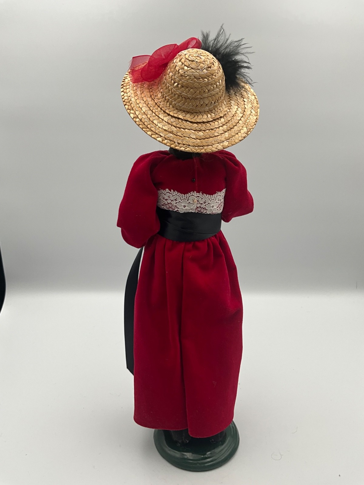 Byers Choice 2006 Valentine Lady in Red Velvet Dress & Black Bow w/ White Roses