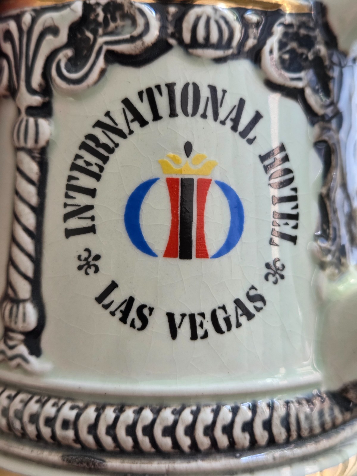 RARE 1969-71 INTERNATIONAL HOTEL Las Vegas Hilton ENESCO Mugs ELVIS Residency