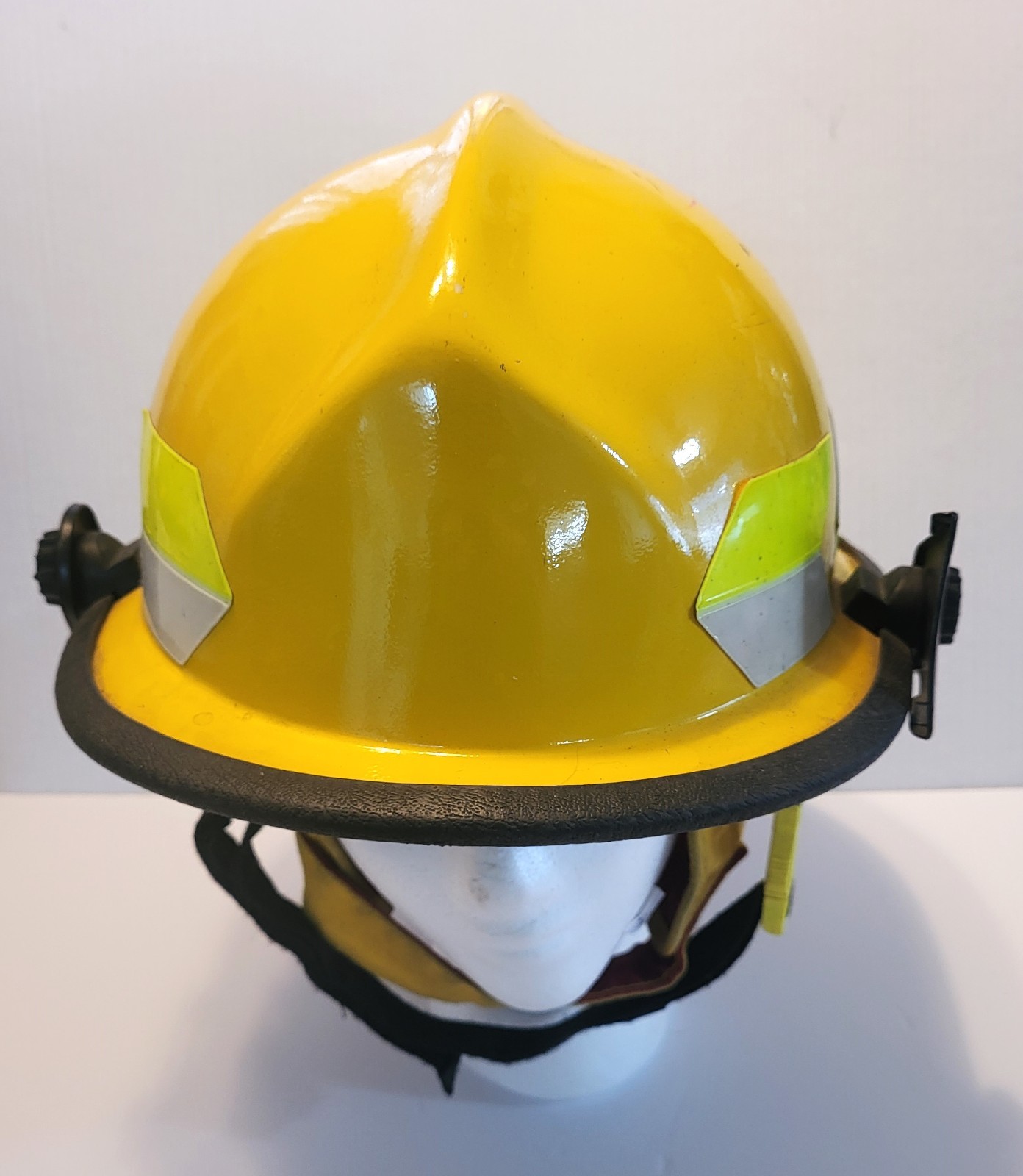 Vintage Chieftain Firefighter Helmet Safeco 911 Yellow Arrows Used in Service