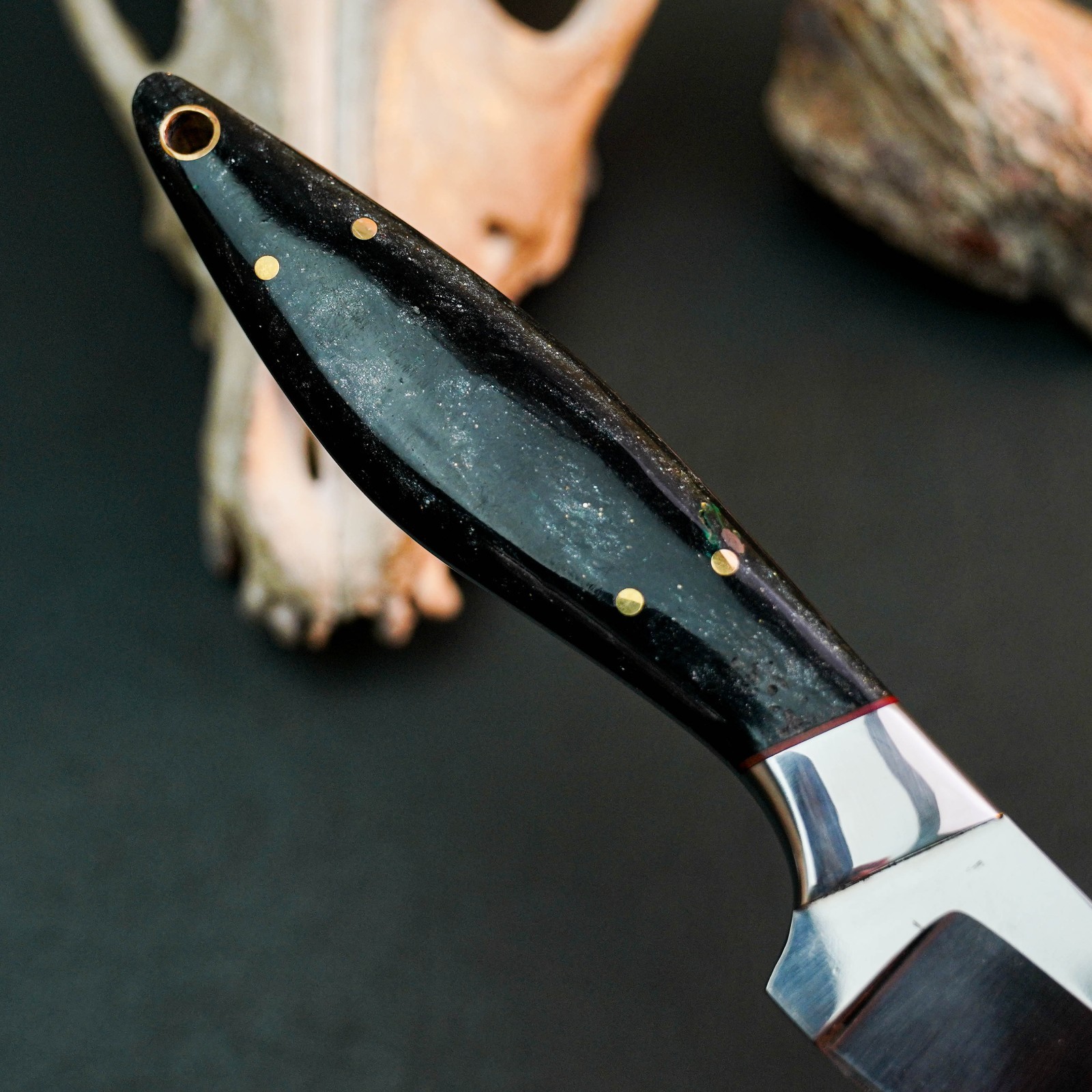 8.7″ D2 Skinning Hunting Knife Handmade Full Tang Resin Handle Leather Sheath