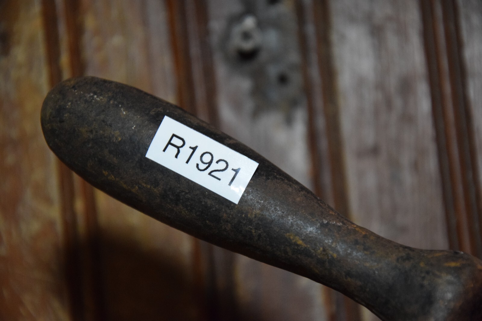 CAST IRON METAL HAND CRANK HANDLE ONE PIECE MACHINED INTERFACE OLD TIMEY DECOR