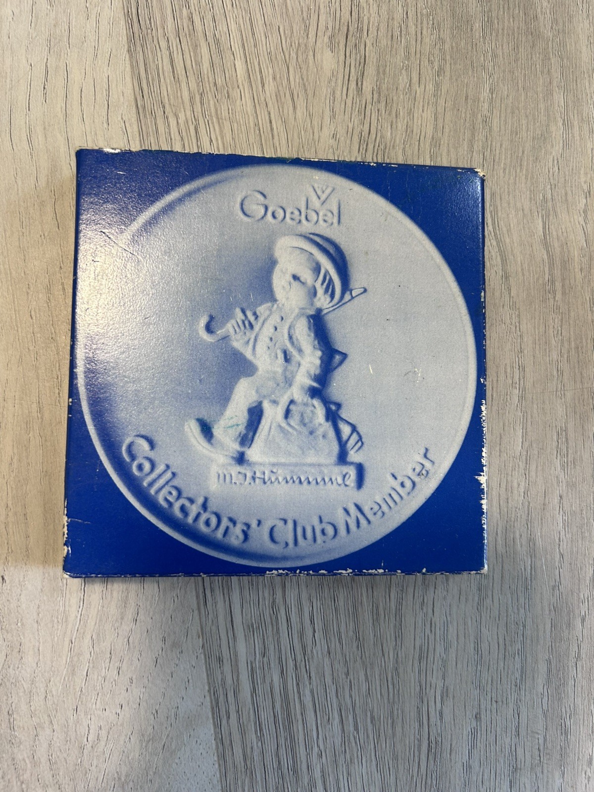 VINTAGE GOEBEL 1976 HUMMEL COLLECTORS‘ CLUB MEMBER Bisque MEDALLION Orig. Box